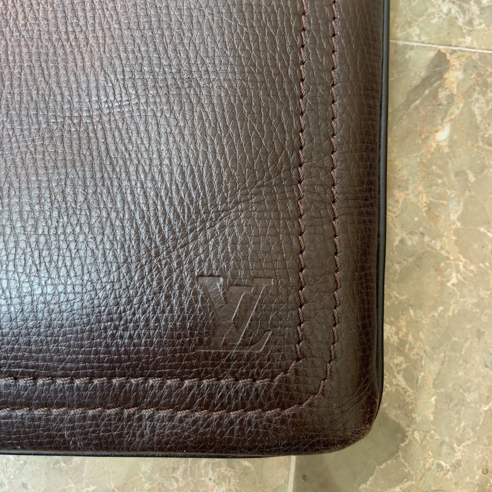 Louis Vuitton Shawnee Messenger Bag (Authentic) - Picture 5 of 11